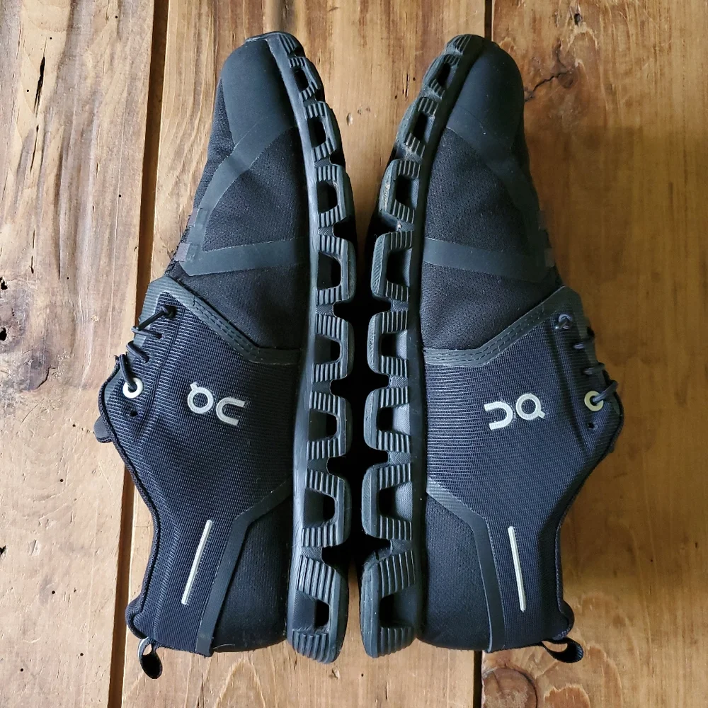 On Running Cloud 5 Waterproof all Black Men's Sneaker Size 8.5